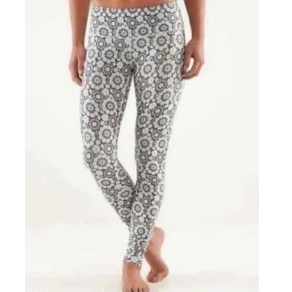 Lululemon Wunder Under Pant -- Twiggy Printed Nimbus / Soot Light - Picture 2 of 8